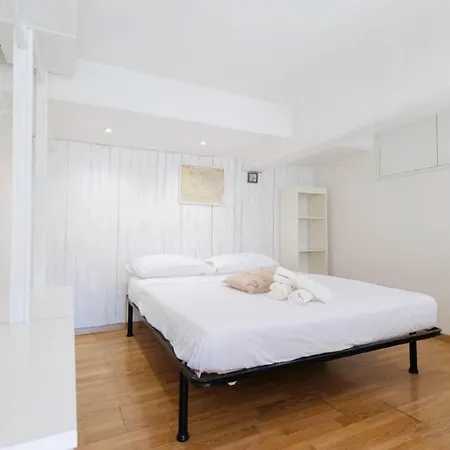 Charming Loft Near Colosseum And Termini Station - Parking Included Apartmán *